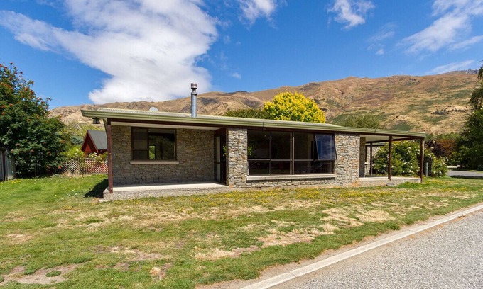 Wanaka Cottage | Mill House - Wanaka Holiday Home