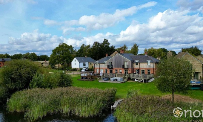 Cirencester House | Mill Village 81, Trout Cottage