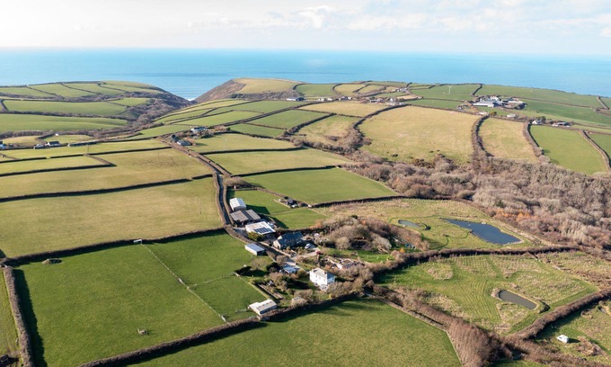 Saint Gennys Apartment | Millook View Farmhouse - Luxury Cottages