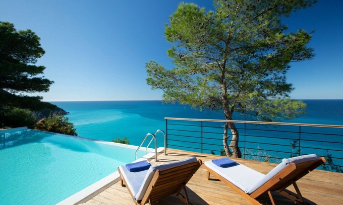 Agios Nikitas Villa | Milos Bay Villas - Brand new modern villa with spectacular views of Milos Beach