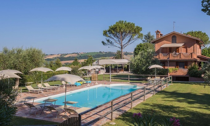 Mondavio Apartment | Mimosa apartment in Agriturismo Villa Beatrice, just 15 minutes from the beach