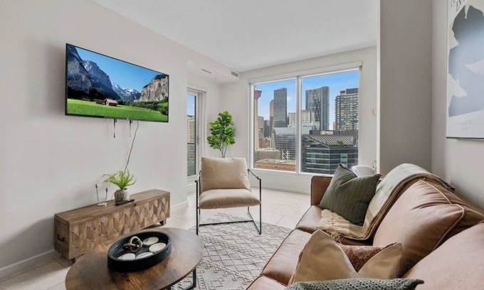 Victoria Park Apartment | Min to Saddledome| Maple Mirage|Cgy Tower Views|AC