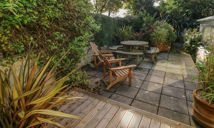 Goodwick Cottage | MIN Y FFORDD, pet friendly, character holiday cottage in Mathry