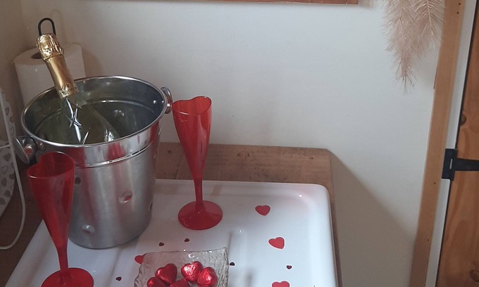 Malltraeth Cabin | Min yr Afon - Cabin - Sleeps 2 - Hot Tub - Parking