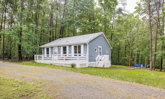Blue Water Cottage | Mineral Cottage w/Fire Pit: Steps to Lake Anna!