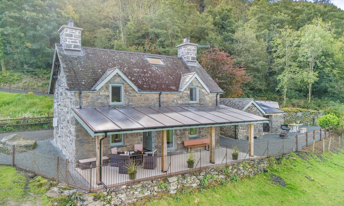 Dolgellau House | Minffordd - Two Bedroom House, Sleeps 4