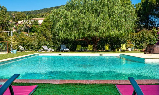 Sainte-Maxime Cottage | Mini-villa of 52 m² for 2-4 people with pool and spa, close to the beach