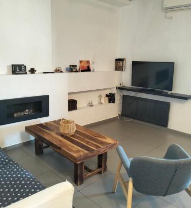 Kallithea Apartment | Minimal flat in Kalithea