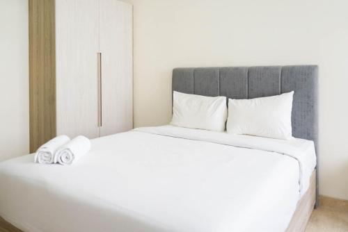 Cikini Apartment | Minimalist and Homey Studio Menteng Park Apartment By Travelio