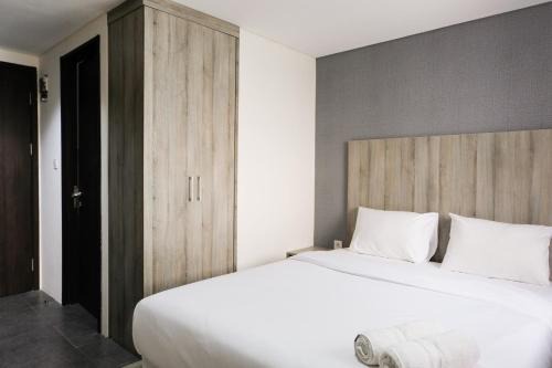 Pondok Aren Apartment | Minimalist Studio Room at Bintaro Icon Apartment By Travelio