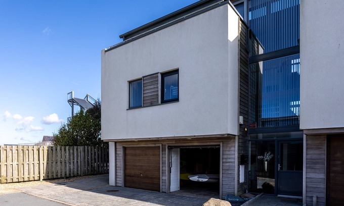 Rhosneigr Cottage | Minstrel Lodge: Rhosneigr villa with free golf!