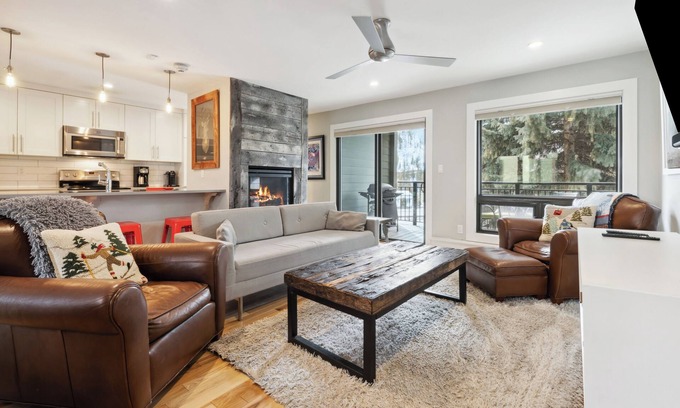 Vail Condo | Mint 2 BR/2BA Condo above Town of Vail Bus Stop