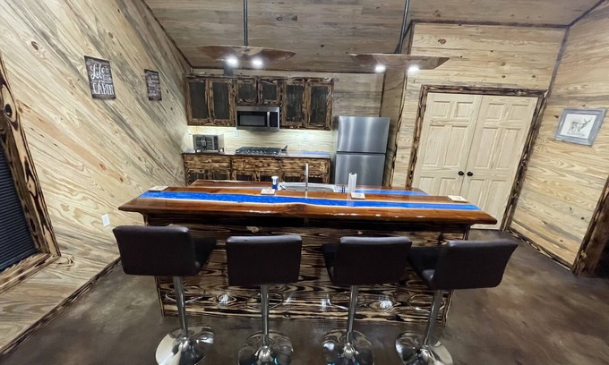 Coffeeville Cabin | Minutes away from one of the greatest crappie fishing lakes in the world
