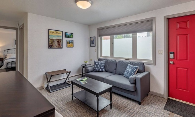 Spenard House | Minutes from the Airport! Northwood Nest 1BDR
