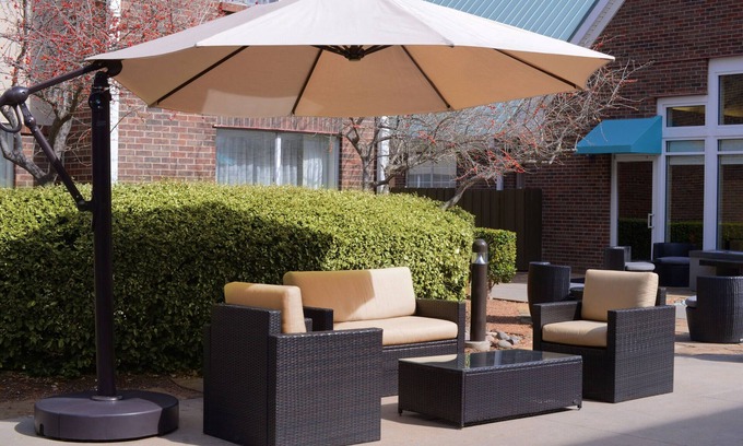 Richardson Hotel | Minutes to The Dallas Arboretum! Pool Access, BBQ & Sports Facilities, Parking!