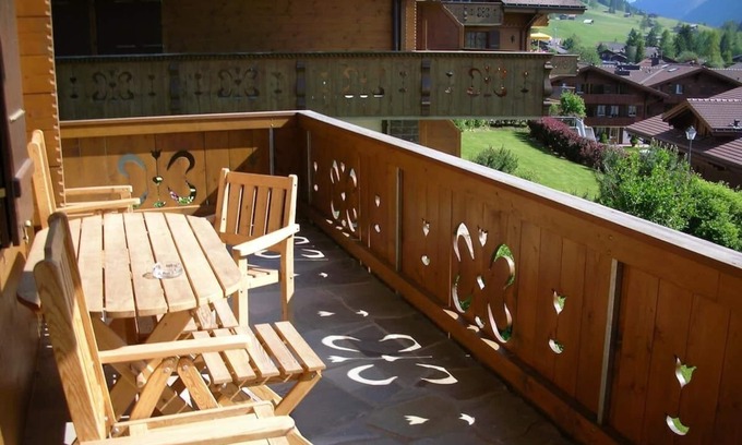 Zweisimmen Nr Gstaad Apartment | Minutes Walk from Gstaad Center - Great Apartment