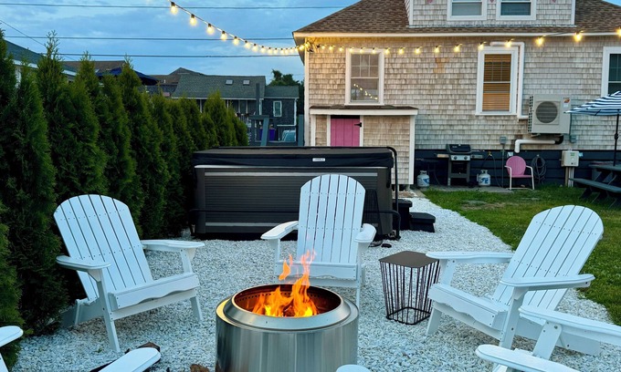 Misquamicut Cottage | Misquamicut Beach Cottage. 3BR in Westerly with Beach passes, hot tub, WiFi & AC