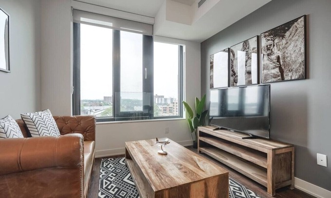 Mississauga Apartment | Mississauga - Brightstone 1B with Den