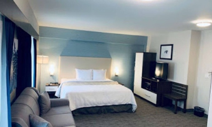 Northeast Mississauga Hotel | Mississauga stay minutes to Pearson and The International Centre