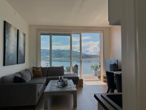 Brumunddal Apartment | MJOS TOWER - Big Apartment with lake view