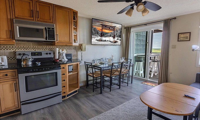 Snowshoe Condo | ML 268: Wonderful mountain views await you in this lovely summer oasis!