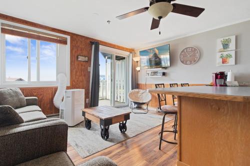 Snowshoe Apartment | ML216 Cottage Feel With Mountain View WiFi Parking Ballhooter Side