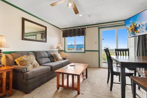 Snowshoe Apartment | ML240 Wonderful Mountain View Close To Slopes EZ Parking WiFi