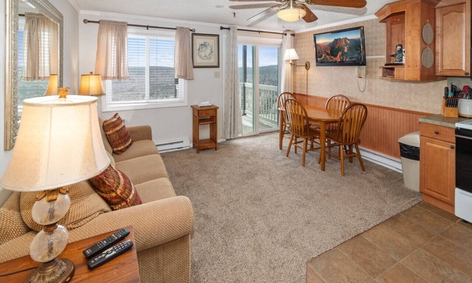 Snowshoe Condo | ML266 Quick Slope Access! 1BR/1BA Near the Village EZ Parking Wi-Fi CLEAN!