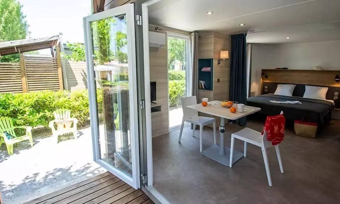 Aups House | Mobil Home Schlüssel Westotel 20m2 - 1 Schlafzimmer + TV + AC 2 persons