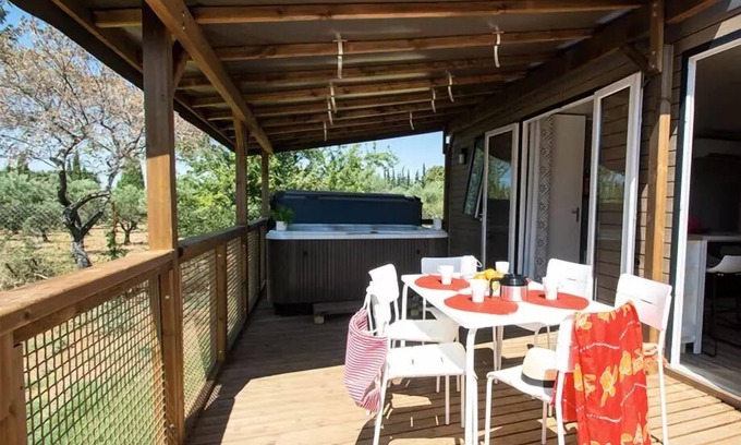Aups House | Mobil home Sillans Private Jacuzzi - 32m2 - 2 Schlafzimmer - Geschirrspüler + TV + A/C 4 persons