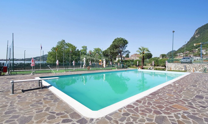 Predore RV Rental | Mobile home 'Eurovil 2' with Lake View, Wi-Fi and Air Conditioning