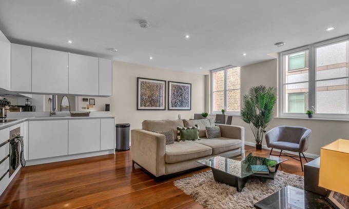 The City of London Apartment | Modern 1 Bedroom Apartment at Chancery Lane by MySquare London