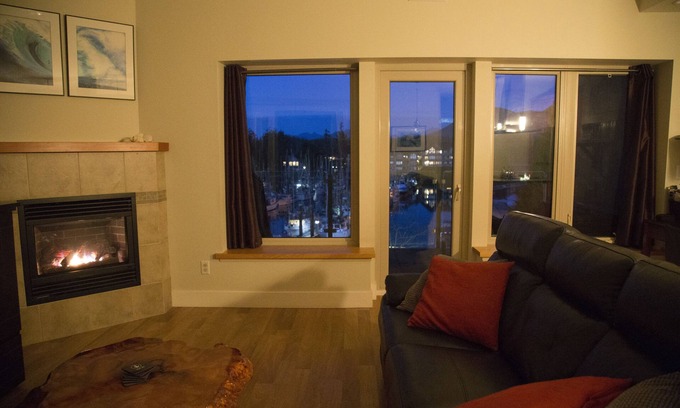 Ucluelet Apartment | Modern 1 bedroom suite overlooking Ucluelet’s inner harbour