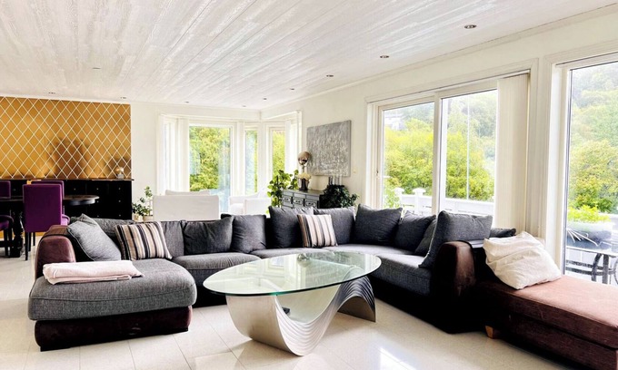 Laksevag Villa | Modern! 10min to everything