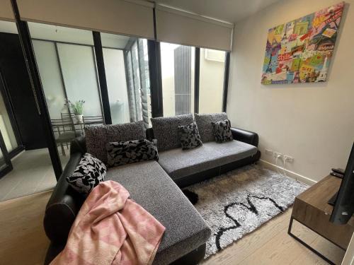 Brunswick Apartment | Modern 1BD Apt w free parking in central Brunswick