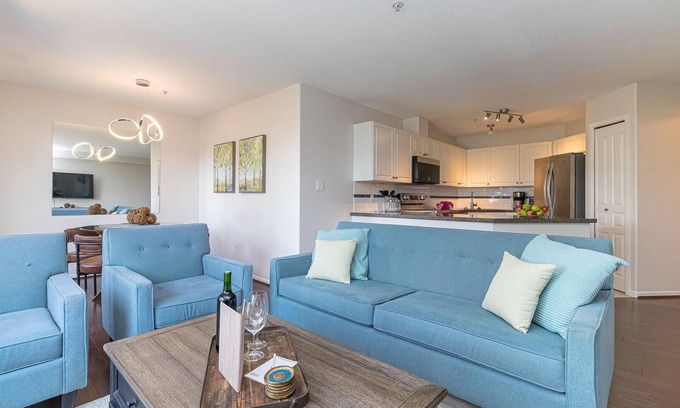 Victoria Condo | Modern 2 Bed 2 Bath and 5 Min Walk to Downtown and Seawalk