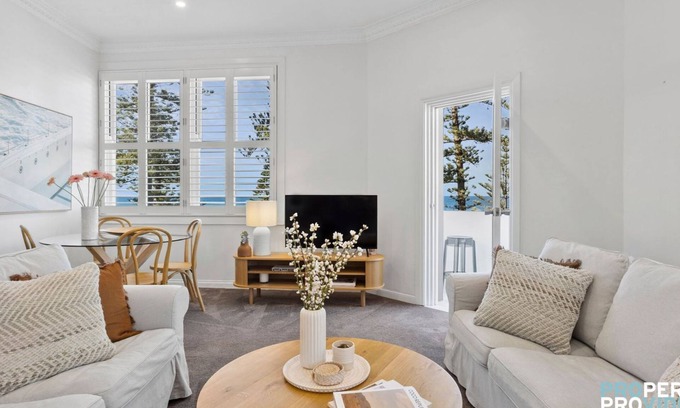 Manly Apartment | Modern 2 Bed Apartment - Manly Beach Views