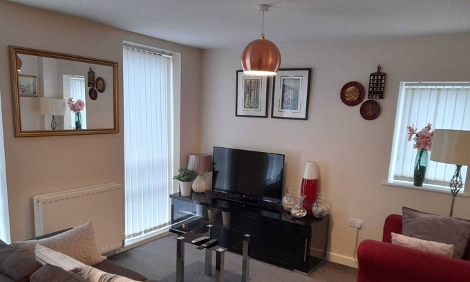 Belle Vue Apartment | Modern 2 Bedroom, 2 Bathroom Apartment, Close to City Centre