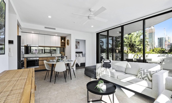 Broadbeach Apartment | Modern 2 Bedroom Apartment in Broadbeach - Q Stay (Gallery 206 - 2N - NB)