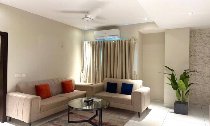 Lahore Apartment | Modern 2-Bedroom Apartment – Perfect for 5 Guests
