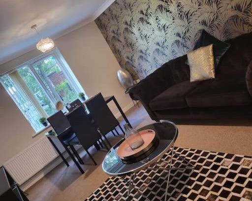 Heaton Apartment | Modern 2 bedroom flat with free private parking
