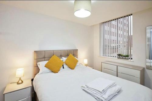 The Westside Apartment | Modern 2-bedroom kingsize apartment city centre