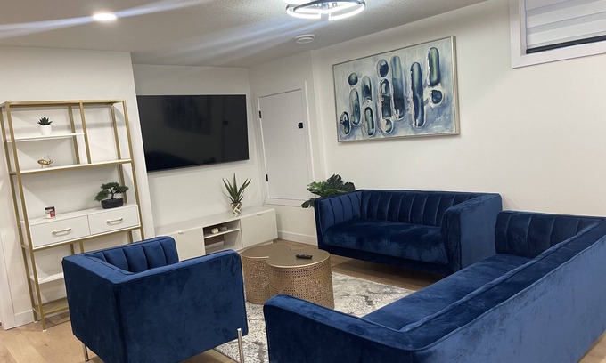 Southwest Edmonton House | Modern 2-bedroom suite in SW Edmonton close to Edmonton International Airport.