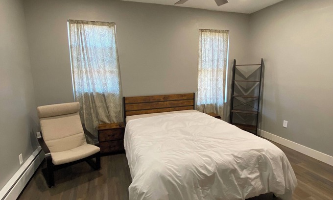 West Philadelphia Apartment | Modern 2-bedroom with WiFi, AC, Heat, near Philadelphia Zoo/Fairmount Park.