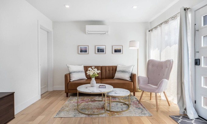 Fremont Condo | Modern 2B/1B Fremont Suite with Prime Walkability