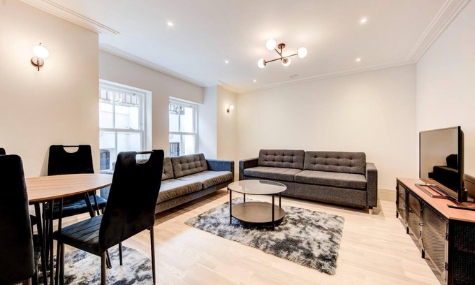 St. Pancras Apartment | Modern 2Bed 1 Bath 5ppl/1 min Russel Square Tube