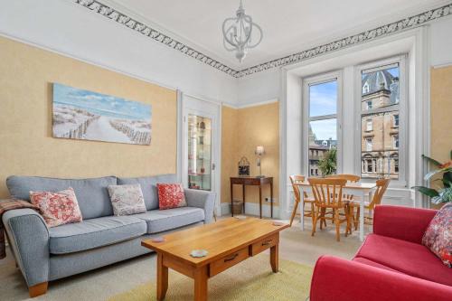 Oban Apartment | Modern 2BR Apt - Central Argyll Square Views