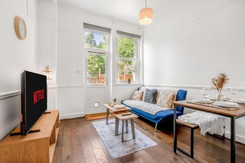 Croham Apartment | Modern 2BR Flat-Terrace-Free Parking-Rail Station