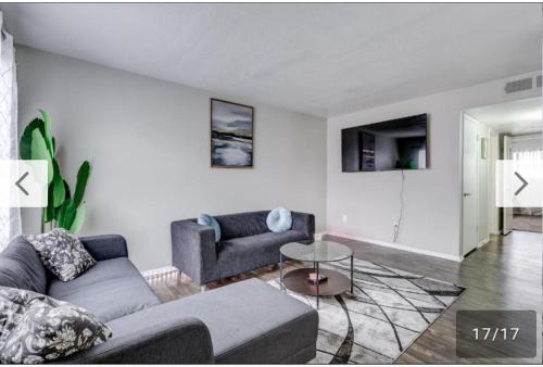 Houston Apartment | Modern 2BR Galleria Apt, Near NRG, Downtown, Pool, Free Parking