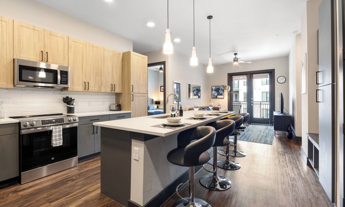 North Burnet Apartment | Modern 2BR -Near Domain -Free Parking -Fast Wi-Fi -Walk to Eats & Shops